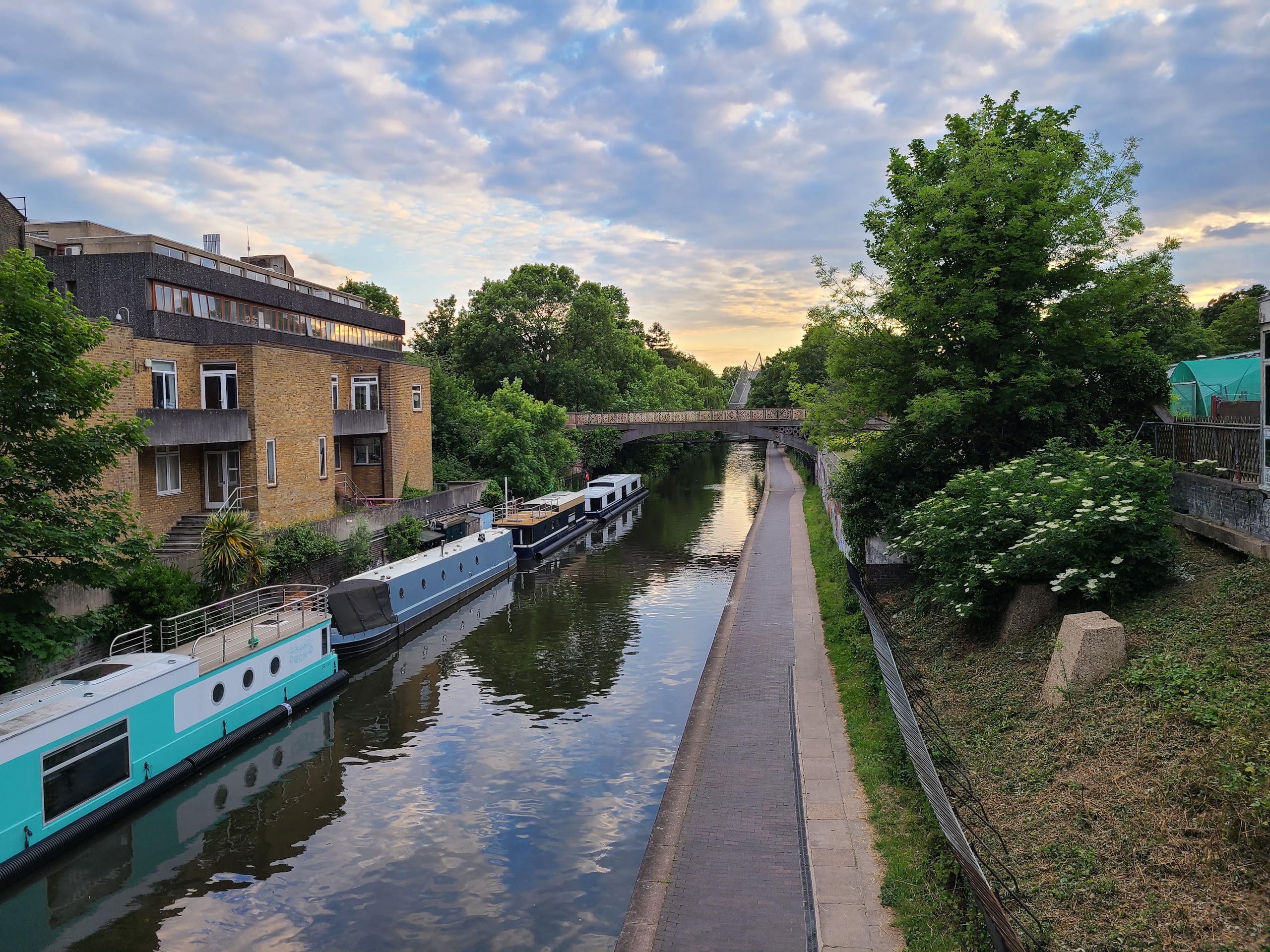 Canals: the pleasure of unimpeded urban strolls